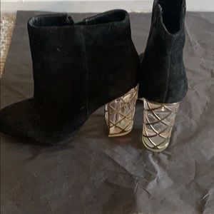 LARL LAGERFELD Black suede bootie with glass heel